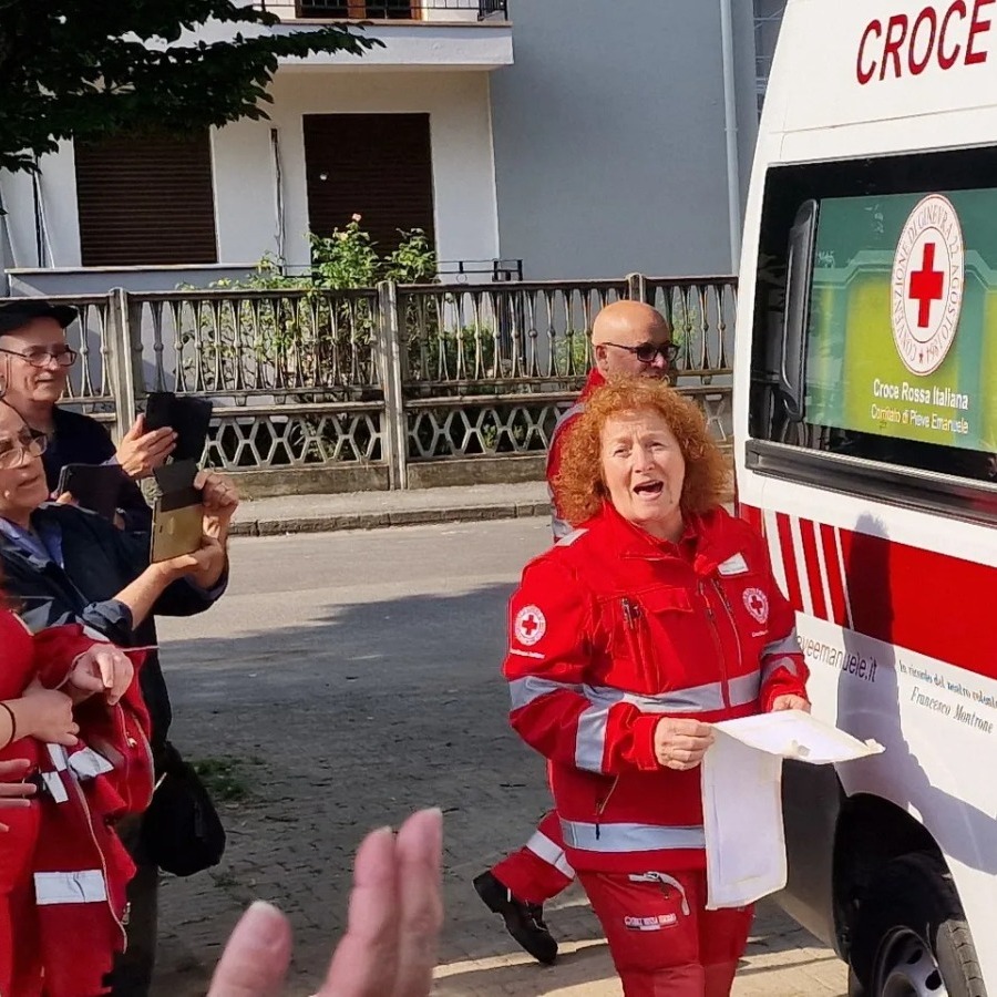 Cerimonia di benedizione dell'ambulanza